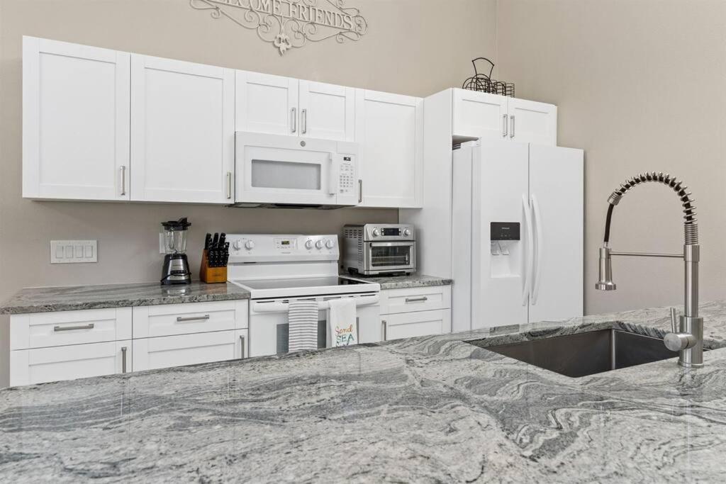 7 Bedroom 5 Bath Home With Cottage On Clearwater Beach! Екстериор снимка