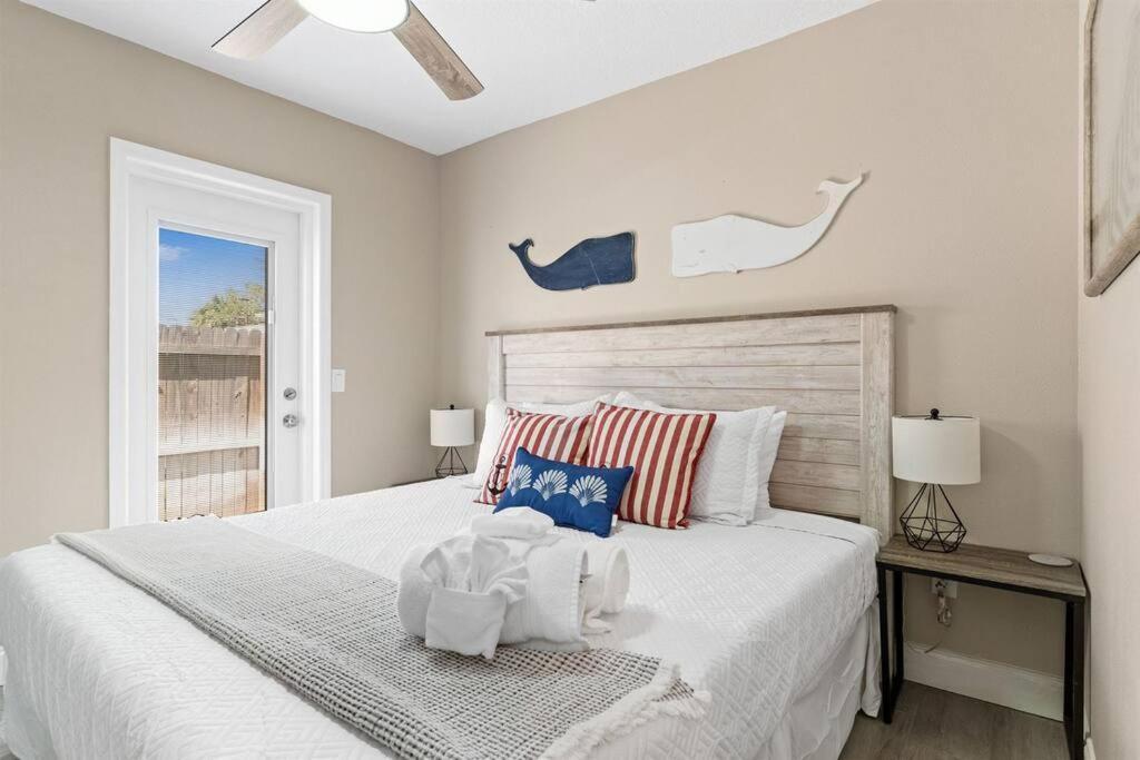 7 Bedroom 5 Bath Home With Cottage On Clearwater Beach! Екстериор снимка