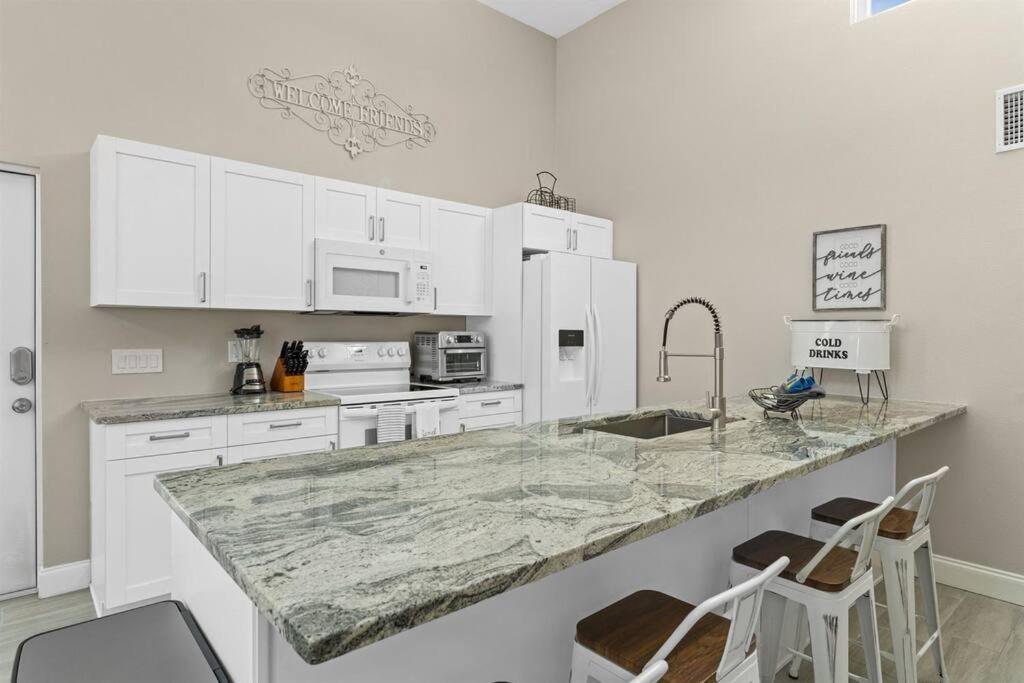 7 Bedroom 5 Bath Home With Cottage On Clearwater Beach! Екстериор снимка