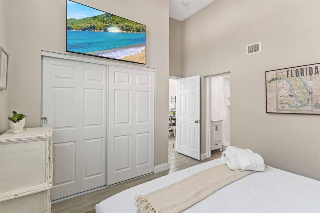 7 Bedroom 5 Bath Home With Cottage On Clearwater Beach! Екстериор снимка